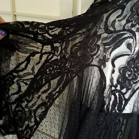 Gorgeous Lace Tunic Top - Picture 3 of 4